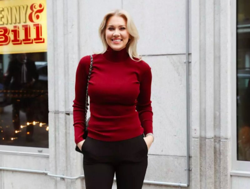 Fansen misstänker att Blondinbella opererat sig. Fansen misstänker att Blondinbella opererat sig.